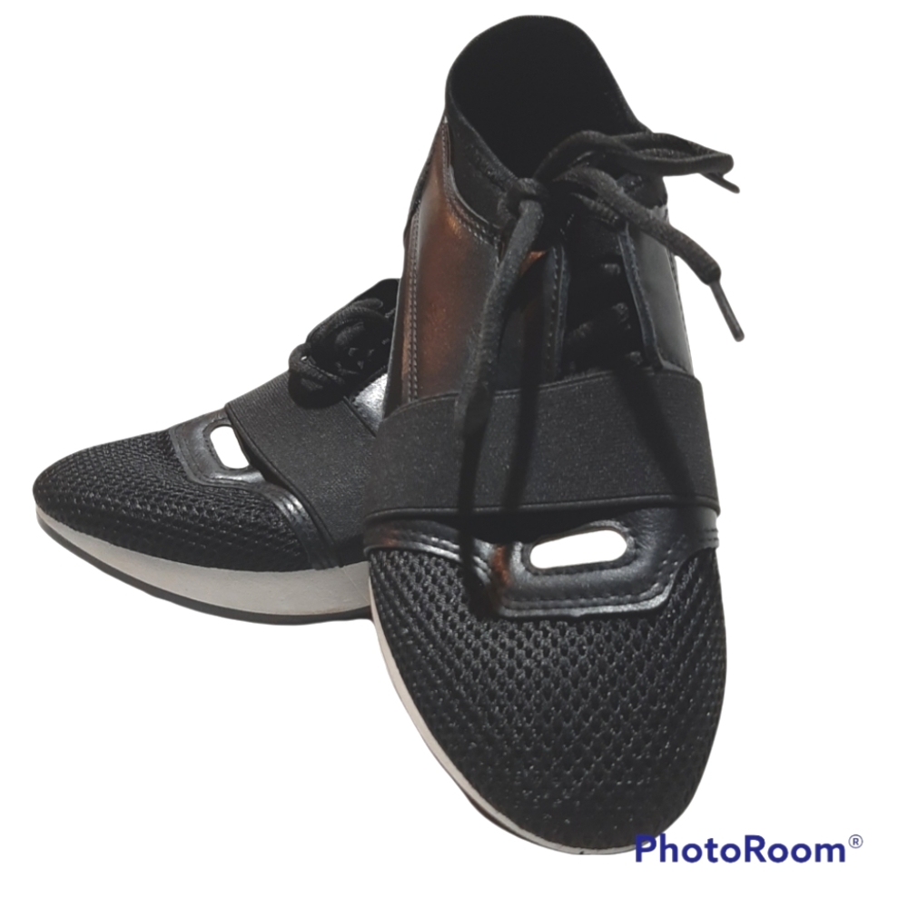 QUPID - Women's black fashionable athletic casual shoes Size 6 US (37 Euro)